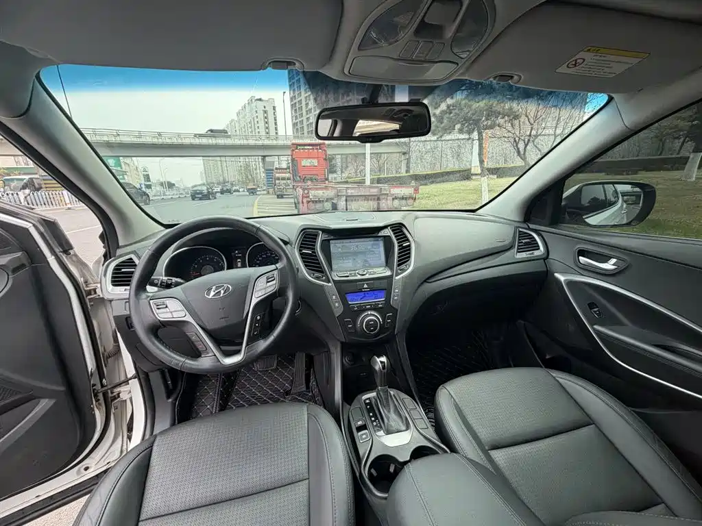 Hyundai Santa Fe 2013 Model 2.4L Automatic 2WD Smart фото 14