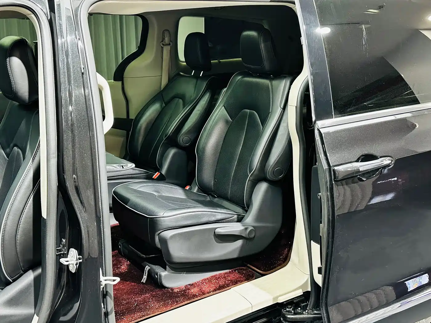 Photo 12 - Chrysler Grand Voyager (Import)