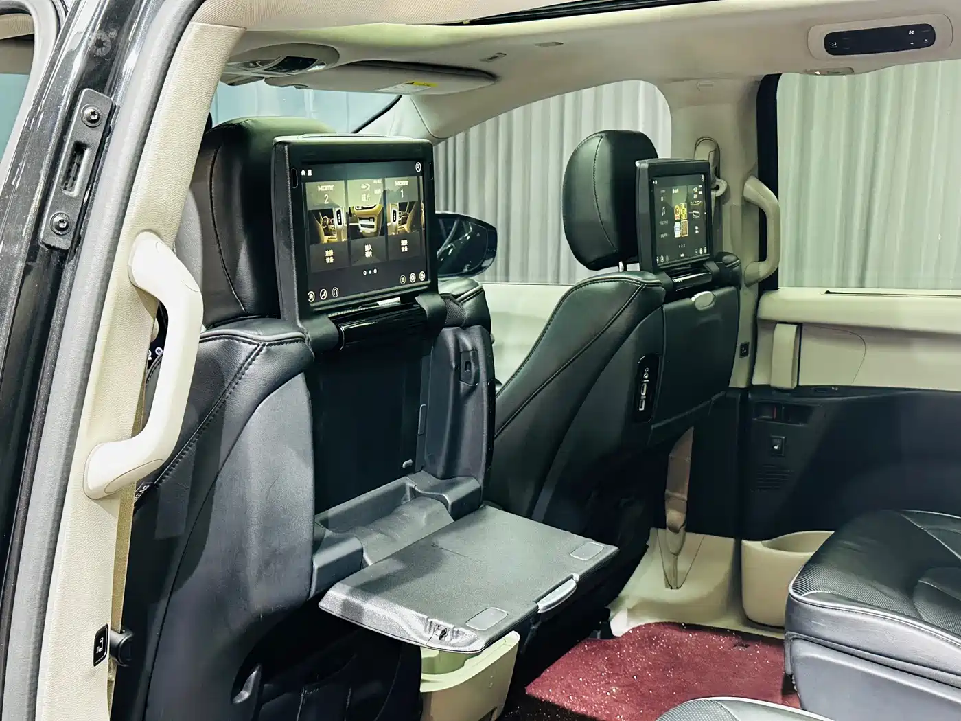 Photo 13 - Chrysler Grand Voyager (Import)