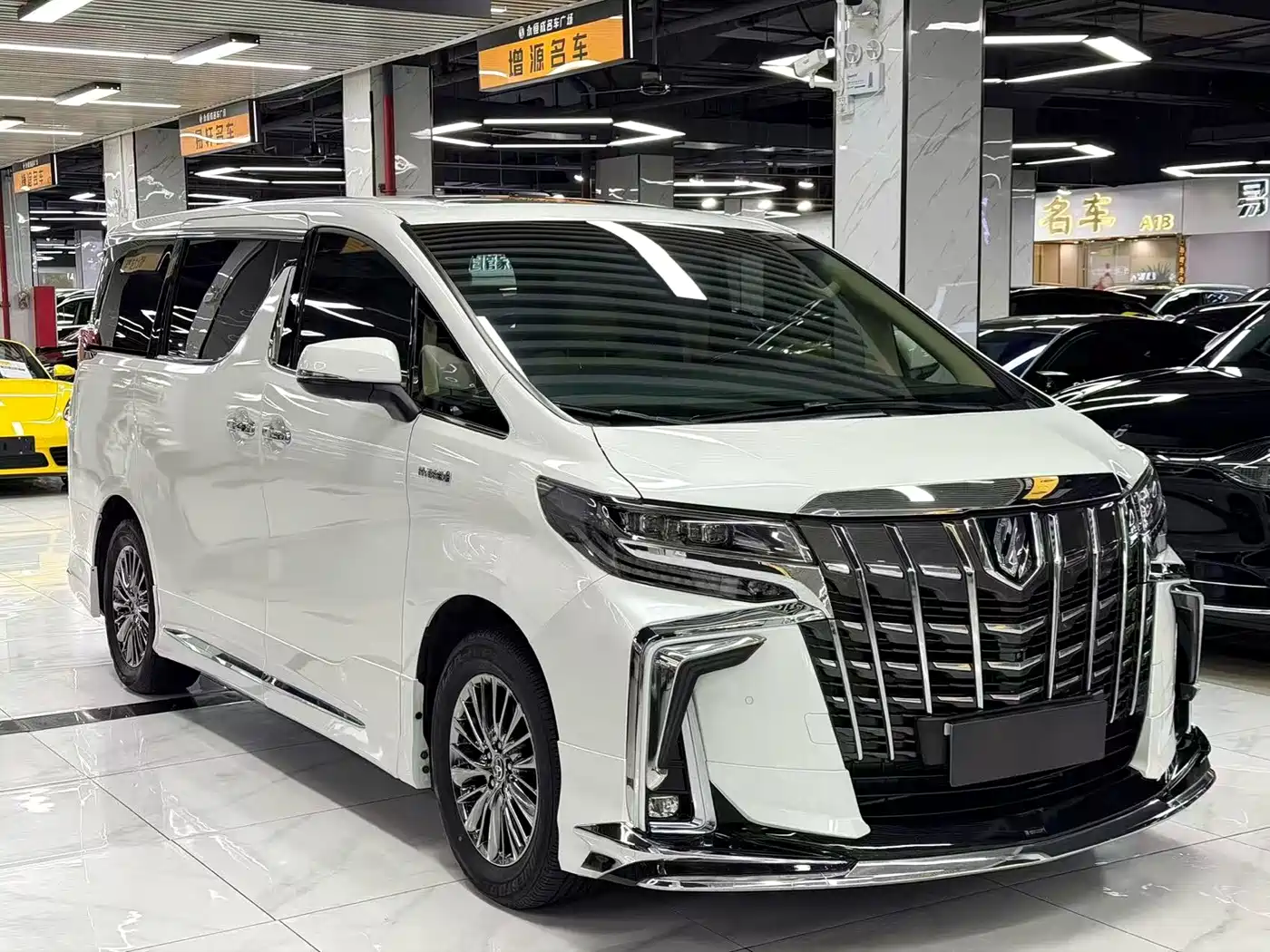 Toyota Alphard 2020 Hybrid 2.5L Luxury Edition фото 3