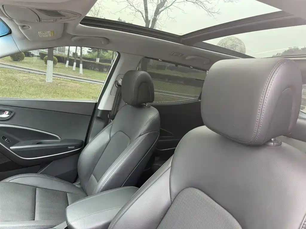 Hyundai Santa Fe 2013 Model 2.4L Automatic 2WD Smart фото 11