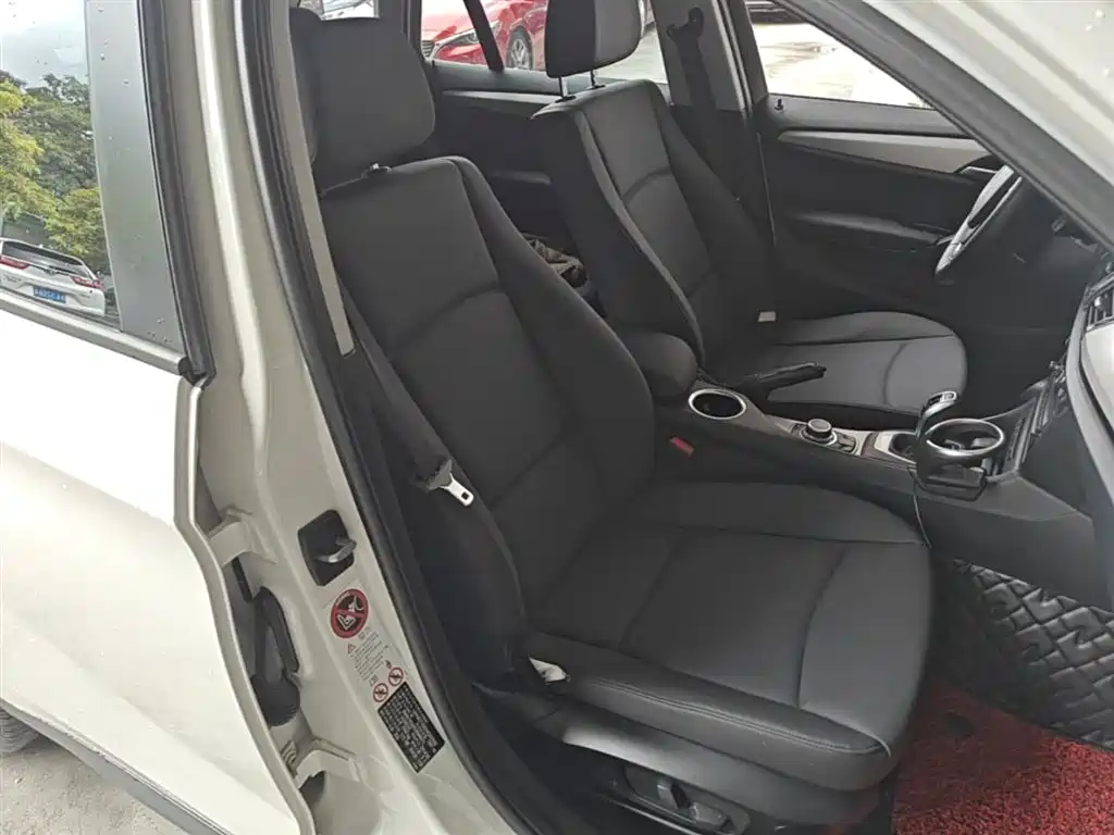 BMW X1 2014 sDrive18i Leading Edition фото 25