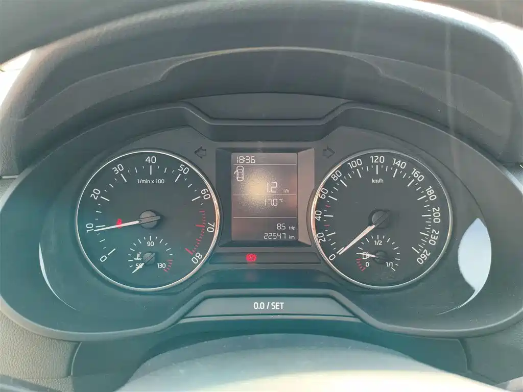 Škoda Octavia 2017 Classic 1.6L Manual Comfort фото 8