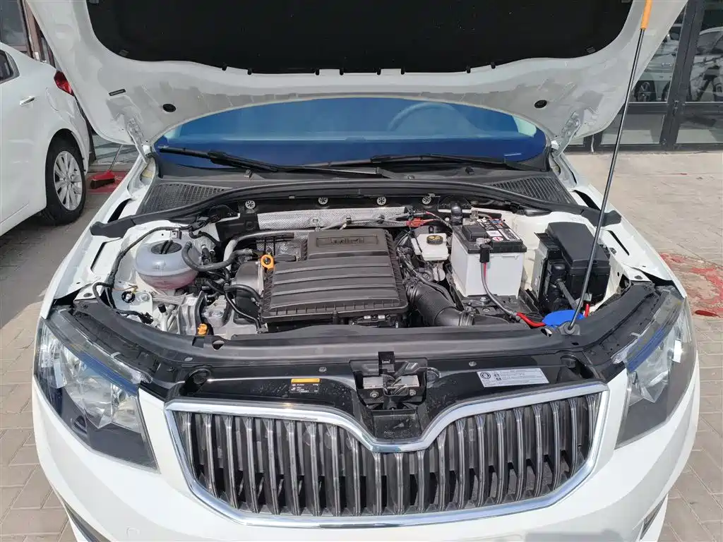 Škoda Octavia 2017 Classic 1.6L Manual Comfort фото 16