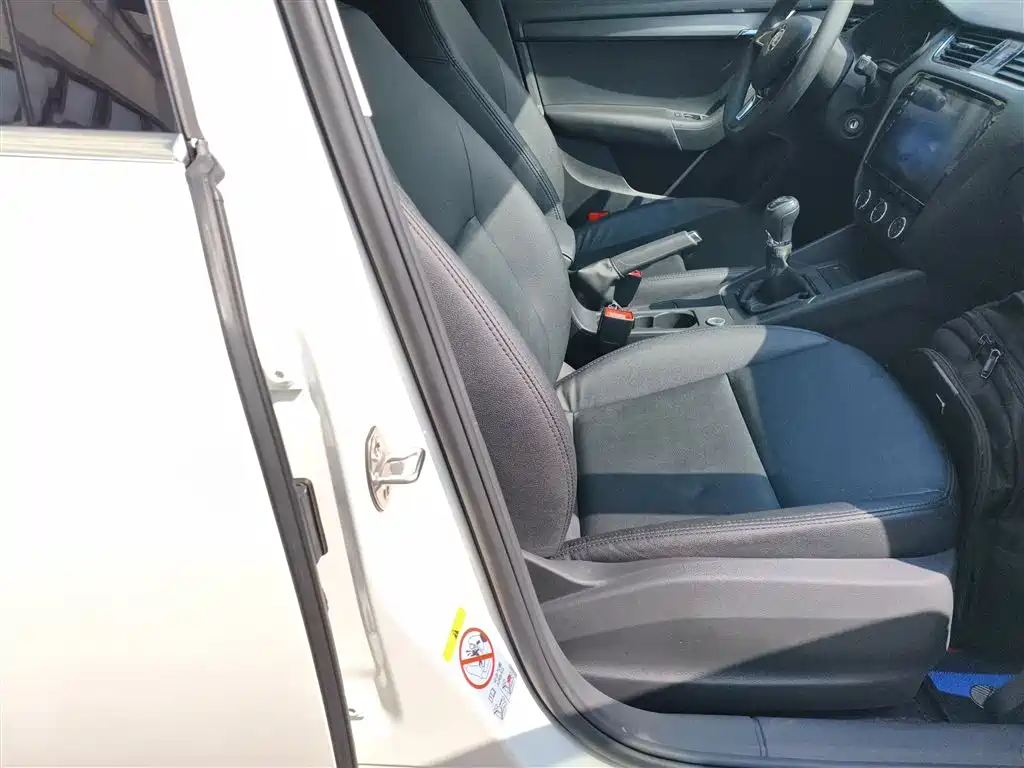 Škoda Octavia 2017 Classic 1.6L Manual Comfort фото 20