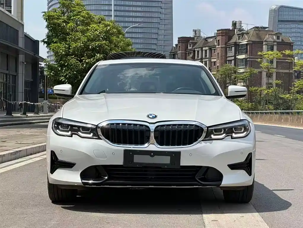 BMW 3 Series 2022 320i Sport Package фото 2