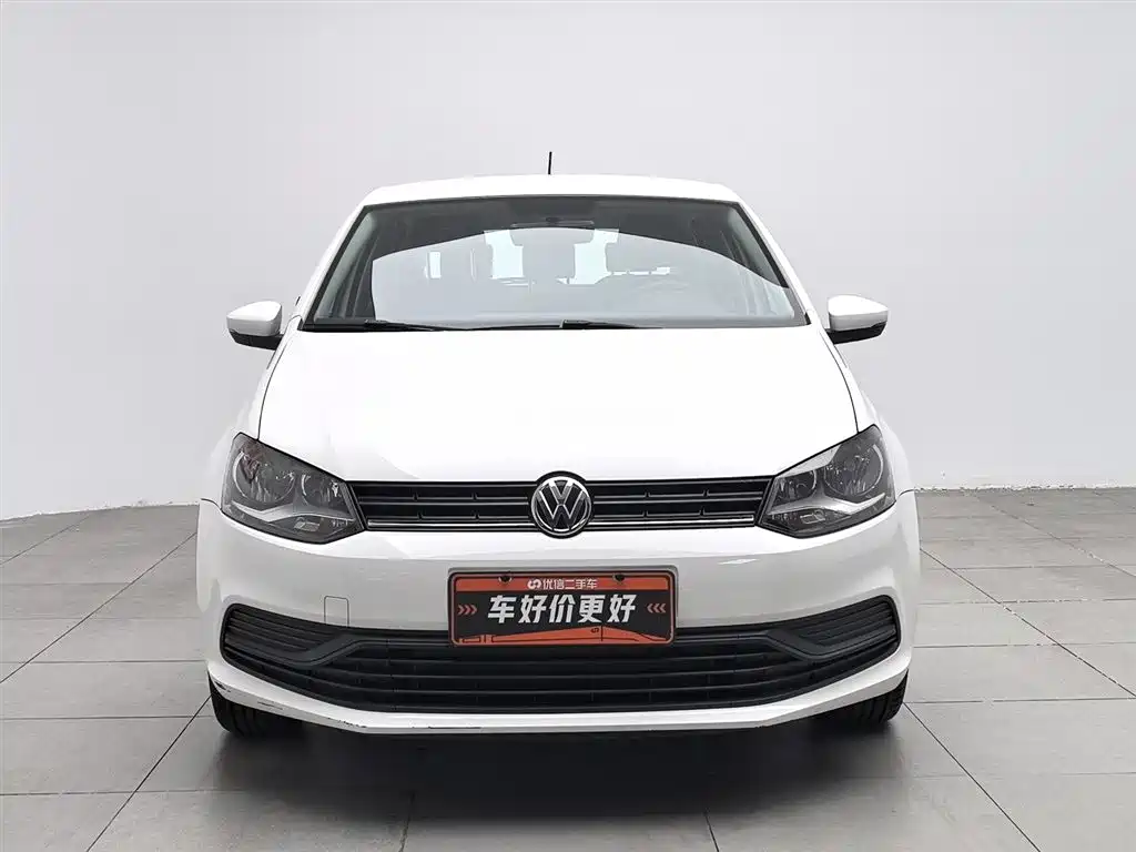 Volkswagen Polo 2014 1.4L Manual Trend Edition фото 3