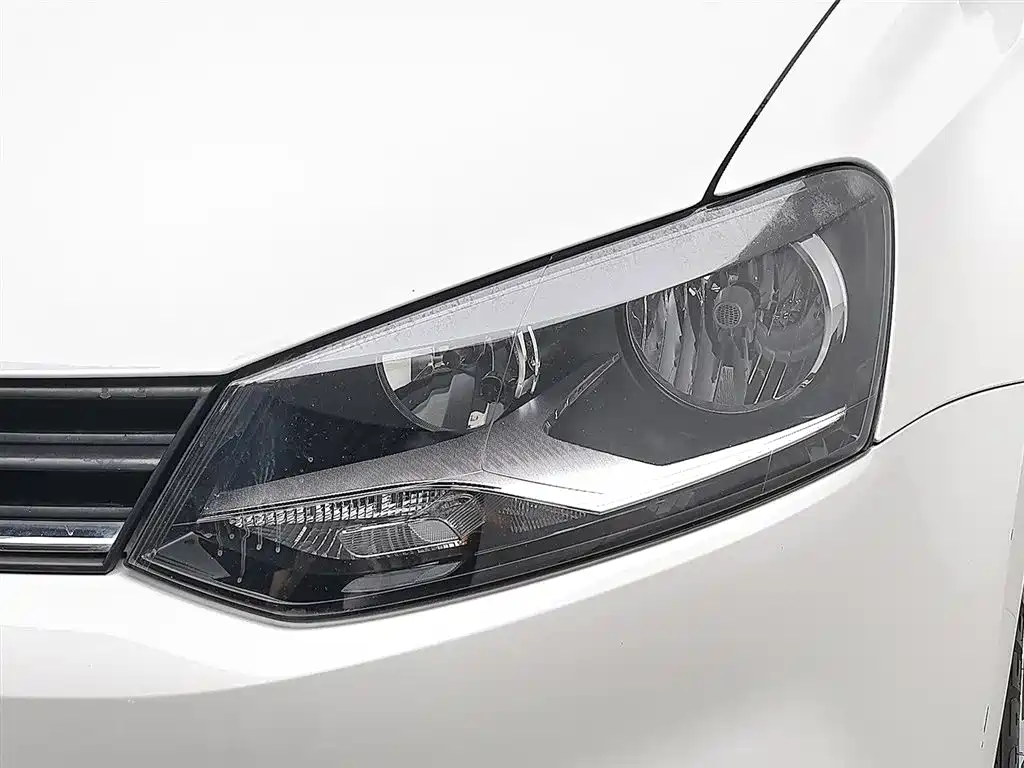 Volkswagen Polo 2014 1.4L Manual Trend Edition фото 7
