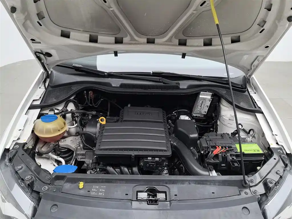 Volkswagen Polo 2014 1.4L Manual Trend Edition фото 6