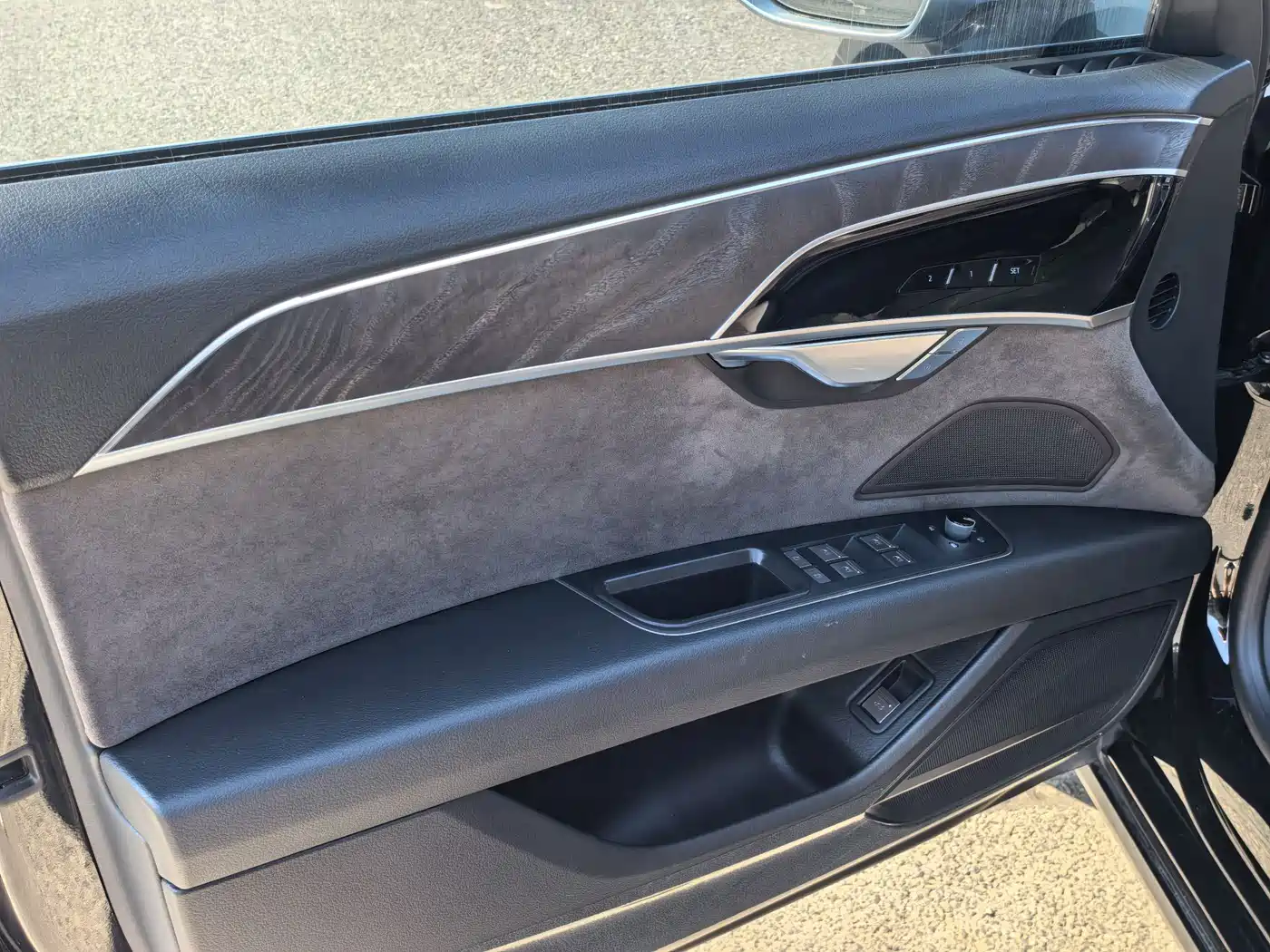 Audi A8 2022 A8L 50 TFSI quattro Comfort Collector's Edition фото 16