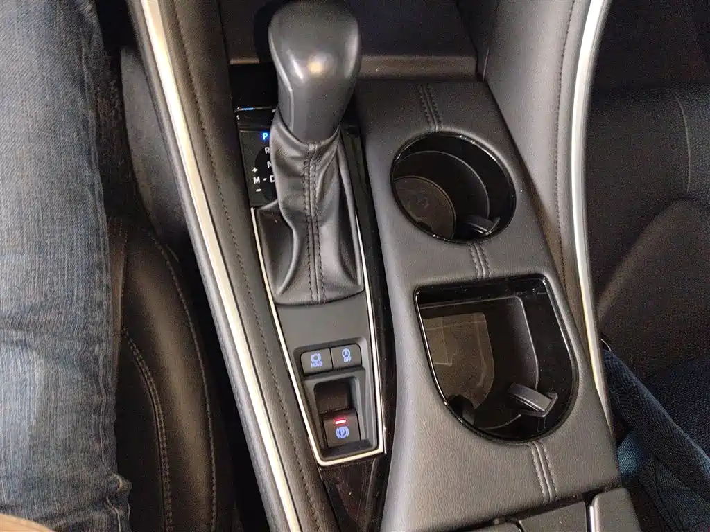 Toyota Avalon 2022 2.0L Luxury Edition фото 14