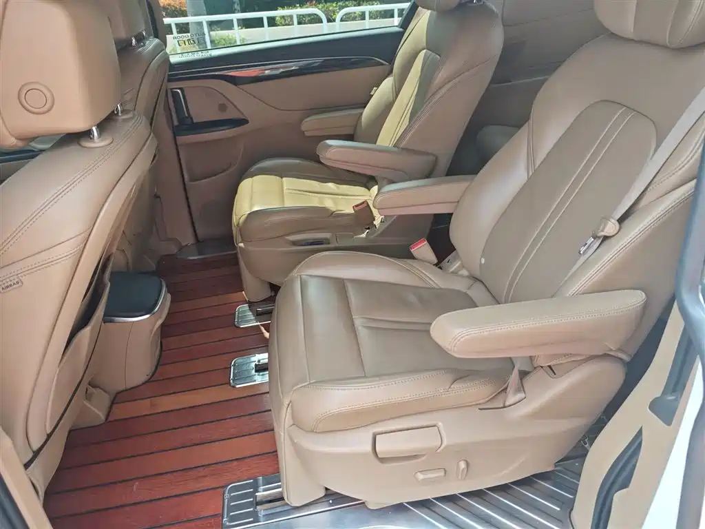 Buick GL8 2017 ES 28T Luxury China V фото 15