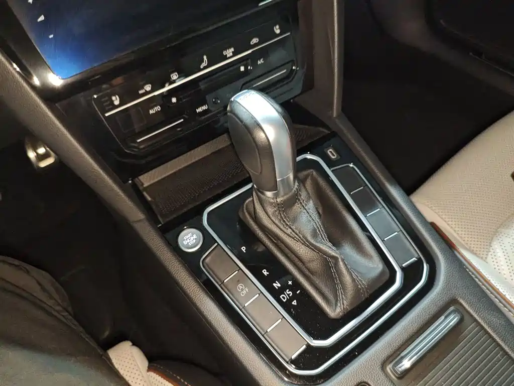Volkswagen Magotan 2023 Model 2 Million Commemorative Edition 330TSI DSG Luxury фото 10