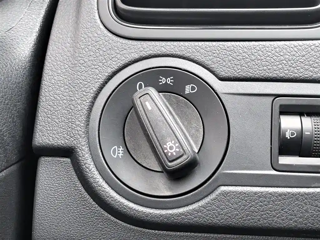 Volkswagen Polo 2014 1.4L Manual Trend Edition фото 21