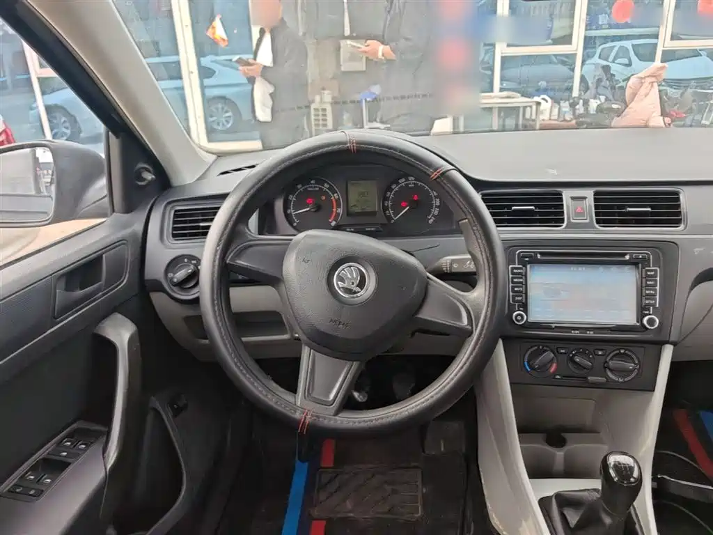 Škoda Rapid 2015 1.4L Manual Joy Selection фото 11