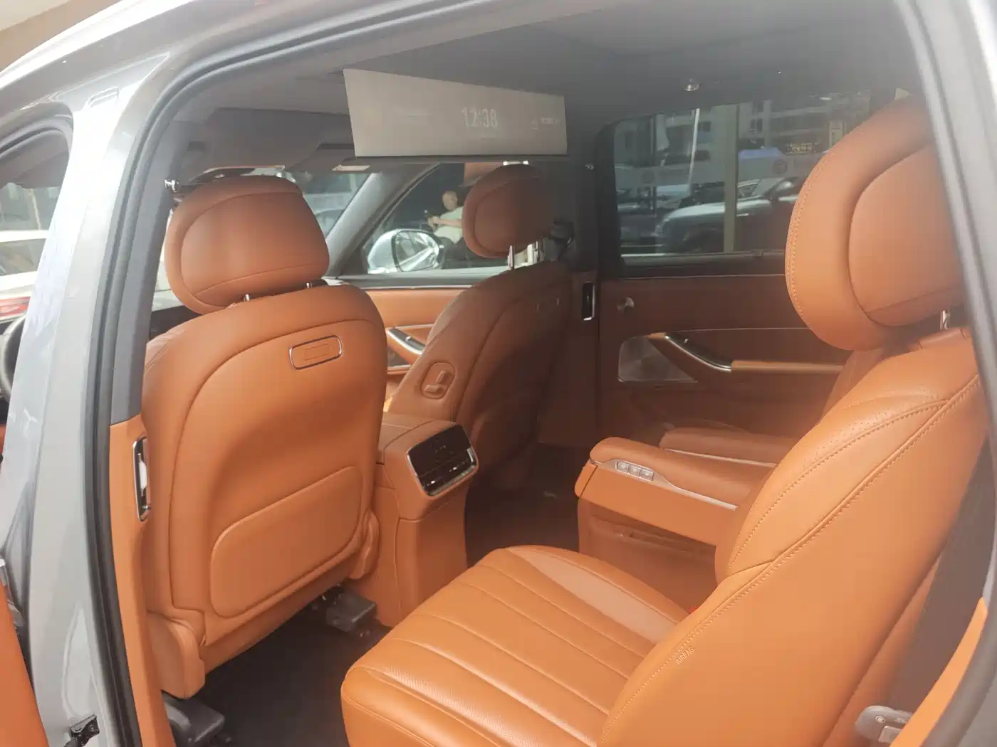 AITO Wenjie AITO M8 2025 Extended Range Ultra 53.4kWh 6-Seater фото 12