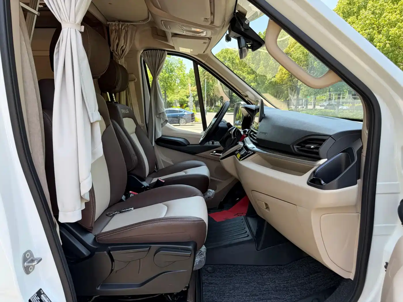 SAIC Maxus V100 RV 2022 Model 2.0T Life Home V100 Mountain Living Edition Longitudinal Bed фото 10