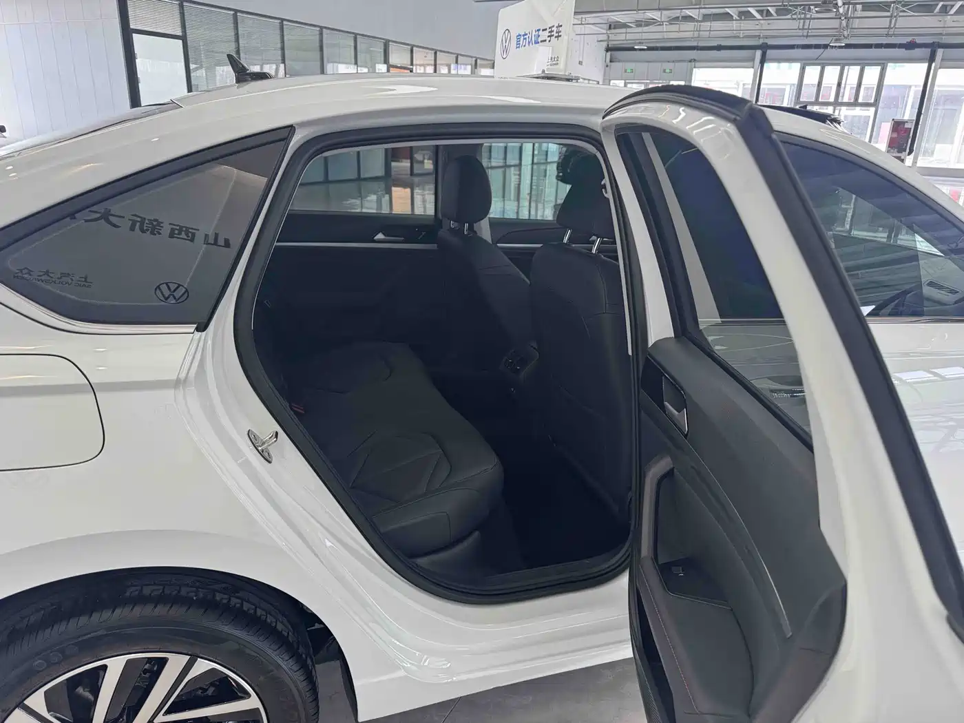 Volkswagen Lavida 2024 Model 300TSI DSG Starlight Leading Edition фото 8