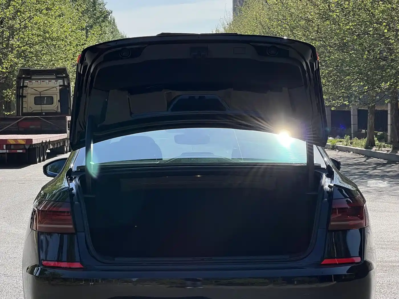 Volkswagen Passat 2022 330TSI Starlight Luxury Edition фото 5