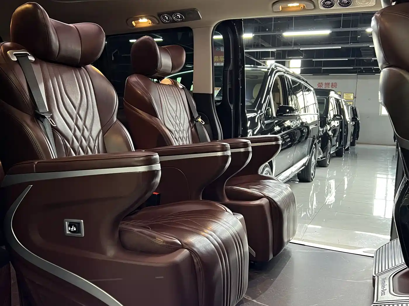 Mercedes-Benz Vito 2023 2.0T Business 7-Seater фото 11