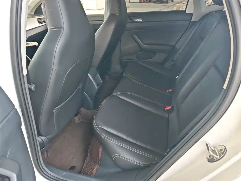 Volkswagen Polo 2019 Plus 1.5L Automatic Panorama Enjoyment Edition фото 17