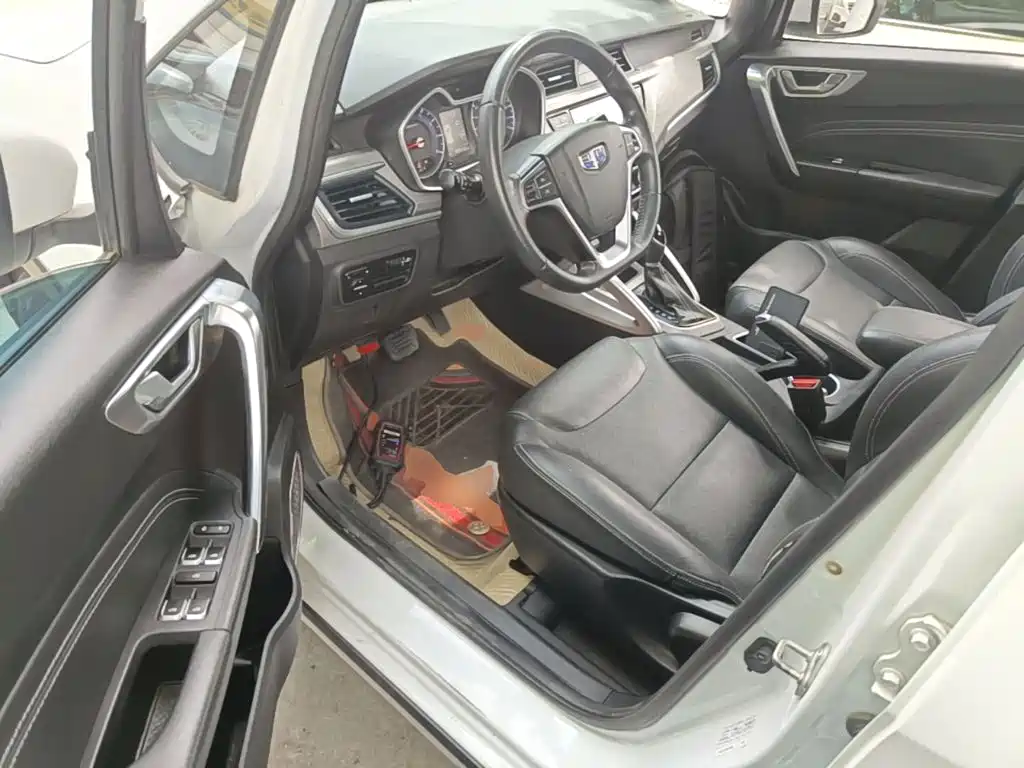 Фото 12 - Geely Vision X3