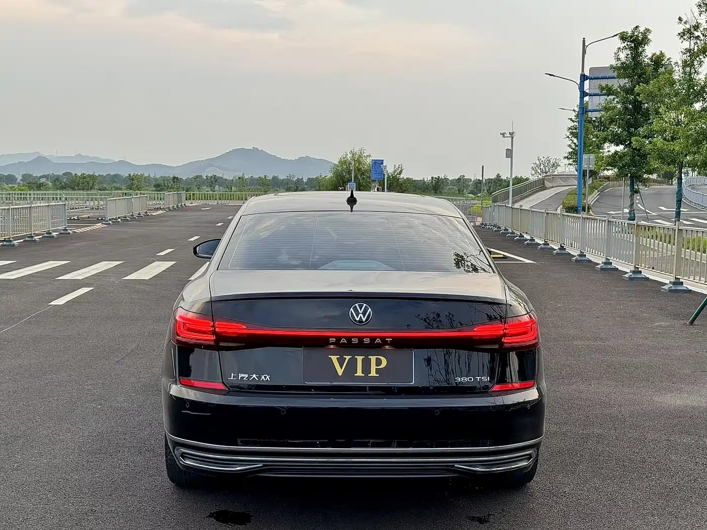 Volkswagen Passat 2023 330TSI Elite Edition фото 8