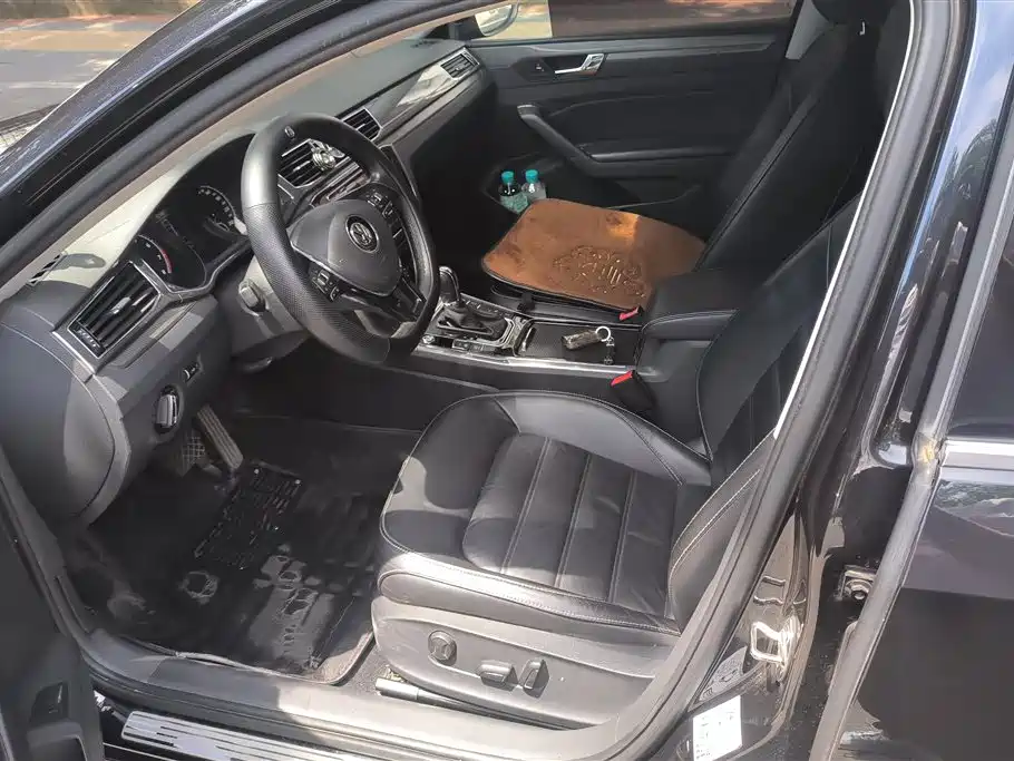 Volkswagen Passat 2017 330TSI DSG Prestige фото 9