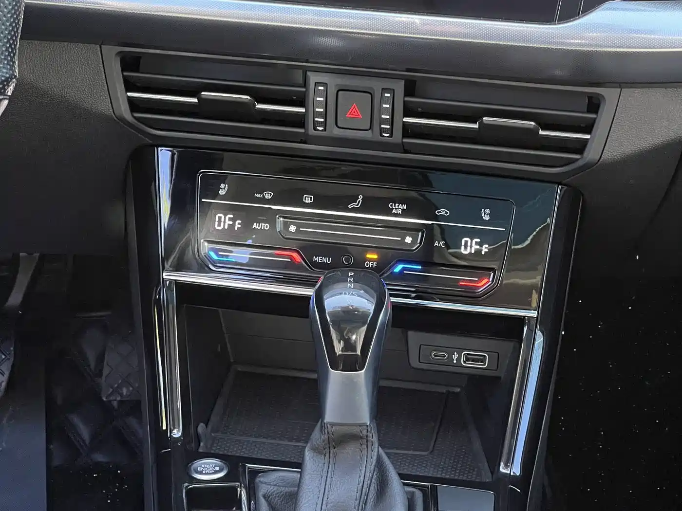 Volkswagen Passat 2022 330TSI Starlight Luxury Edition фото 19