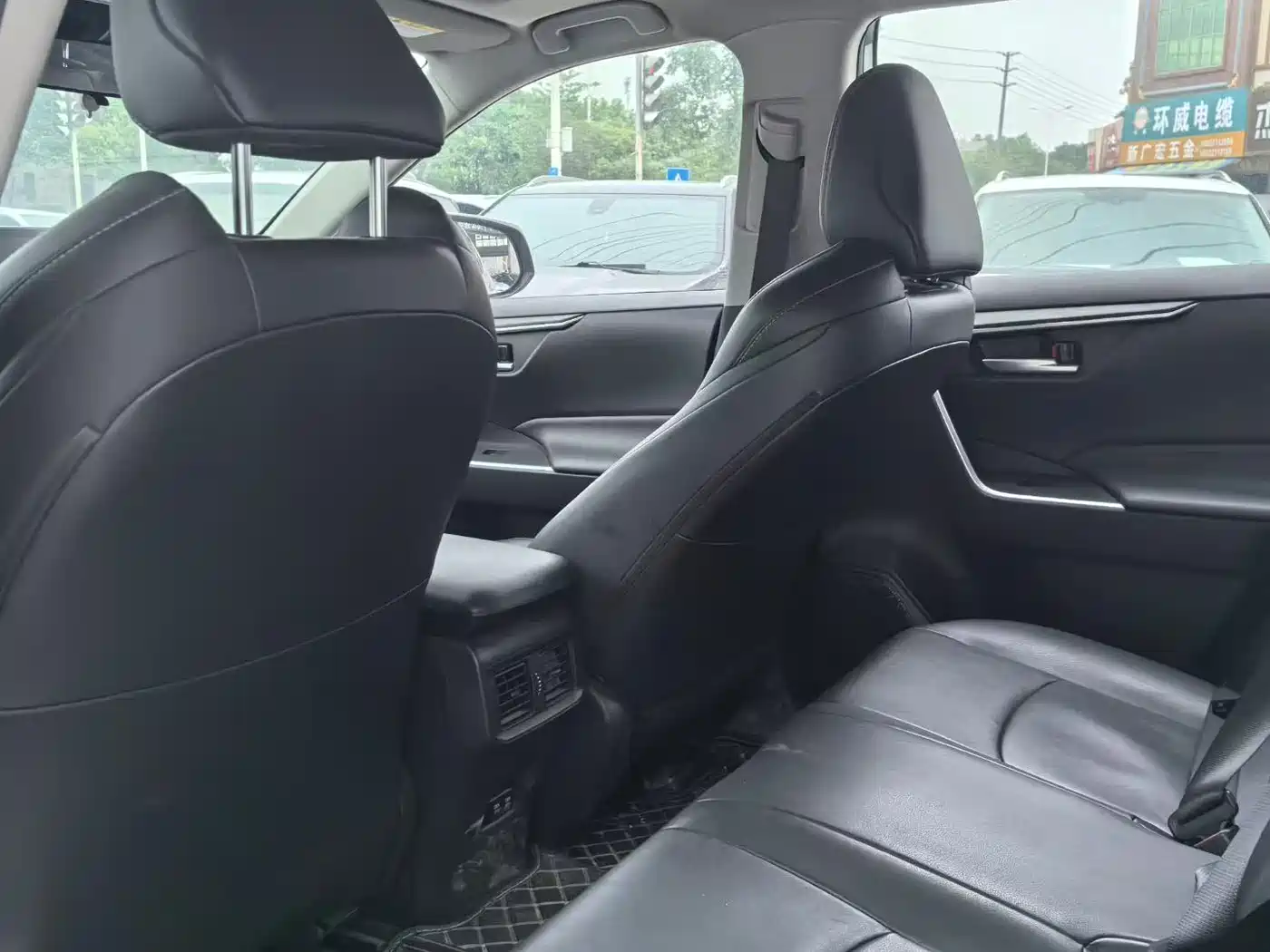 Toyota Wildlander 2020 2.0L CVT 2WD Luxury Edition фото 6