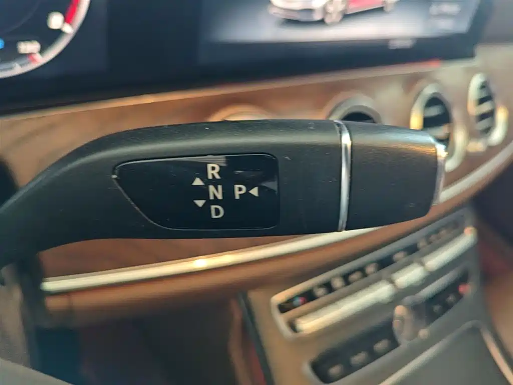 Mercedes-Benz E-Class 2017 E 300 L Luxury фото 14