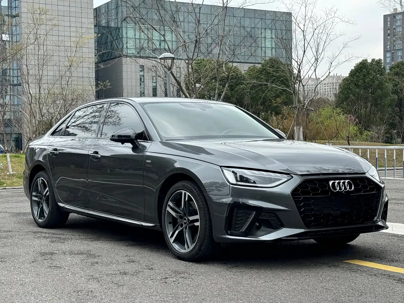Audi A4L 2023 40 TFSI Luxury Sport фото 3
