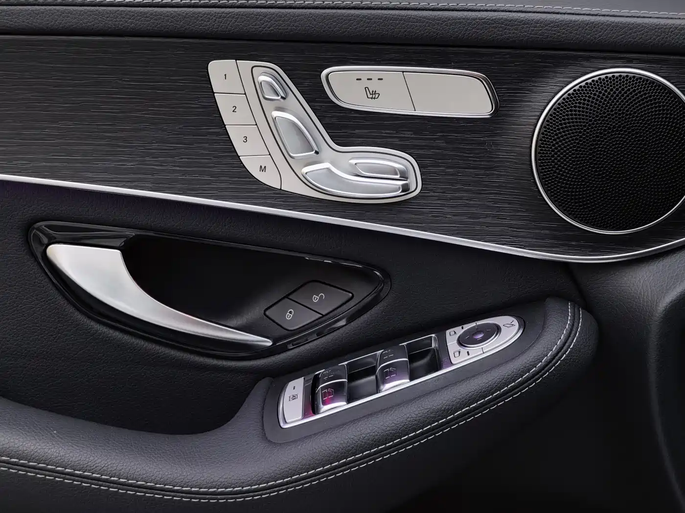 Mercedes-Benz GLC Coupe 2020 GLC 300 4MATIC Coupe SUV фото 26