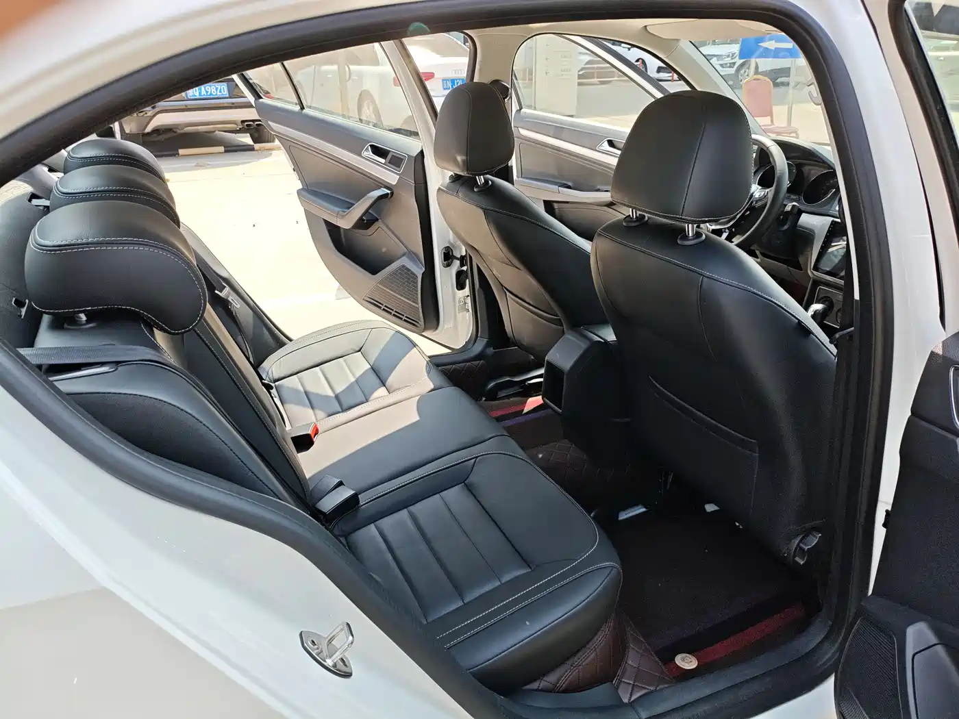 Volkswagen Lavida 2017 1.6L Automatic Comfort Edition фото 12