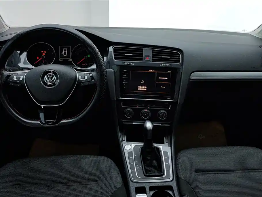 Volkswagen Golf 2020 Beloved Edition 280TSI DSG Comfort фото 12