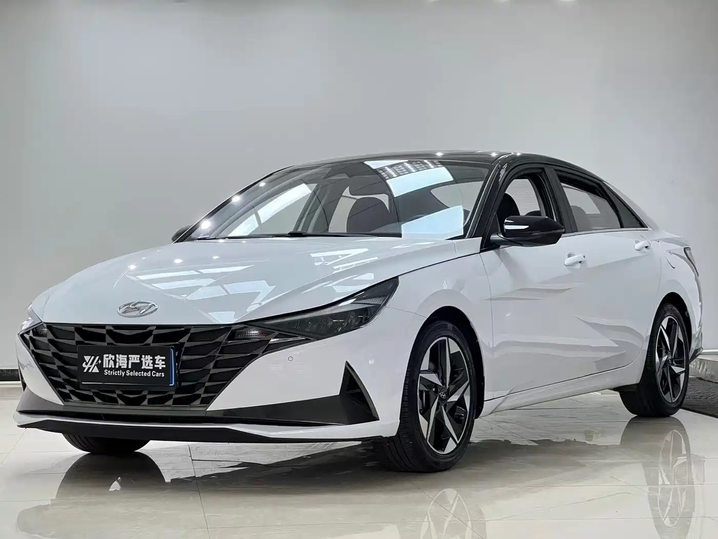 Hyundai Elantra 2022 1.5L CVT LUX Premium Edition
