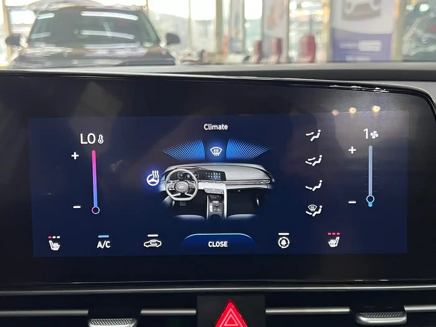 Hyundai Elantra 2022 1.5L CVT LUX Premium Edition фото 16
