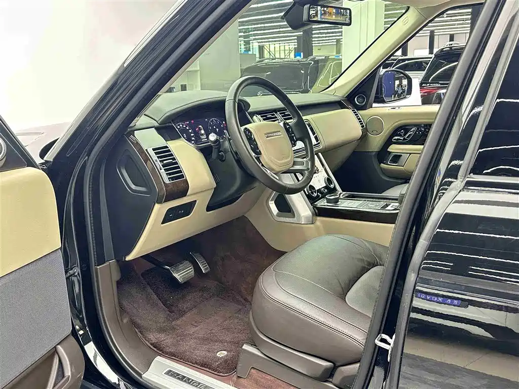 Land Rover Range Rover 2022 3.0 L6 400PS Heritage Extended Classic Edition фото 4