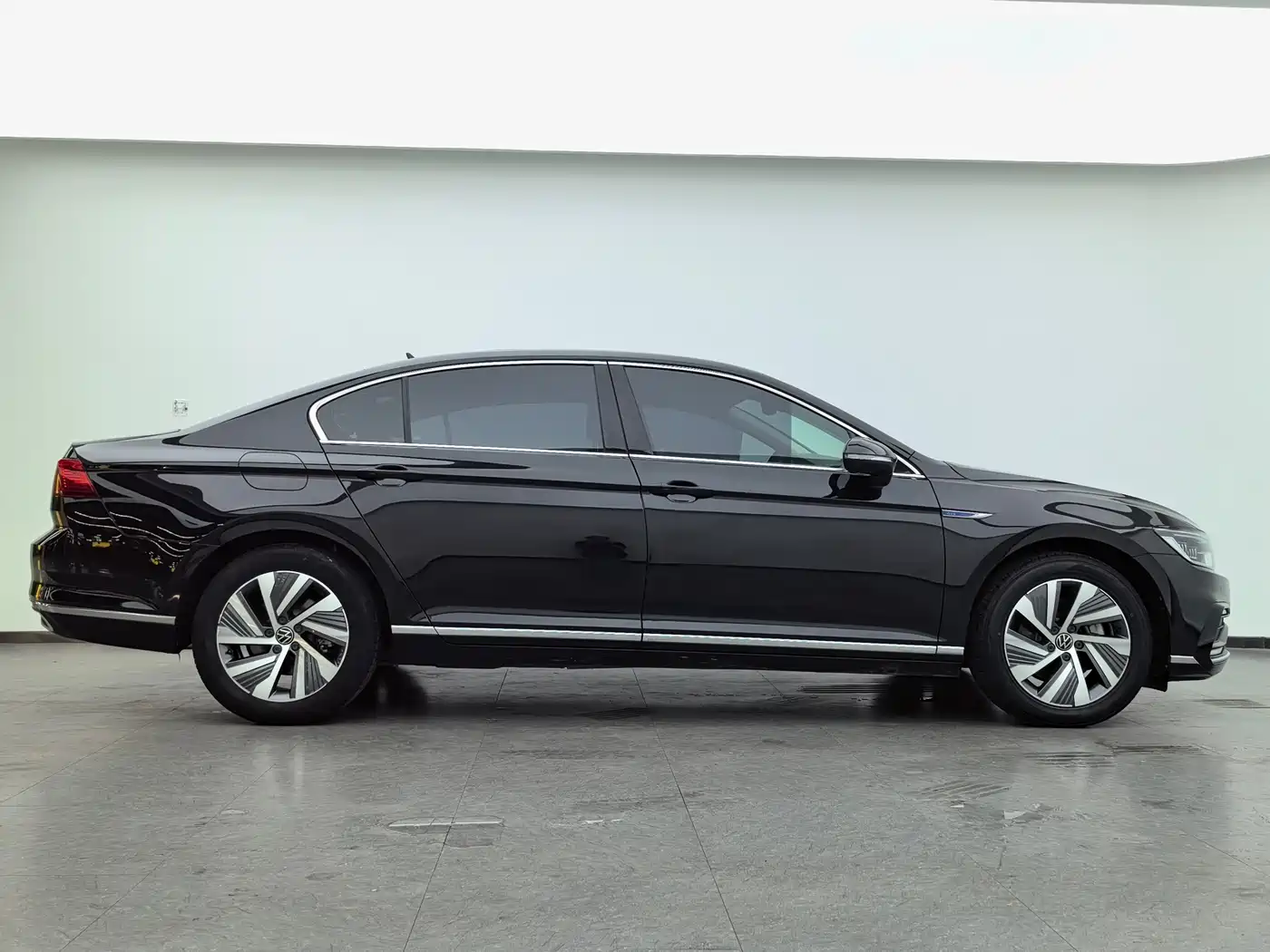 Volkswagen Magotan GTE Plug-in Hybrid 2022 GTE Luxury фото 27