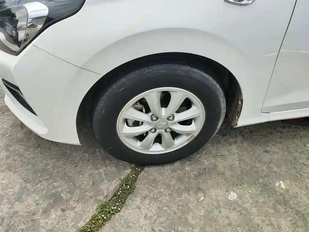 Hyundai Verna 2017 1.4L Manual Color Edition (China V) фото 23