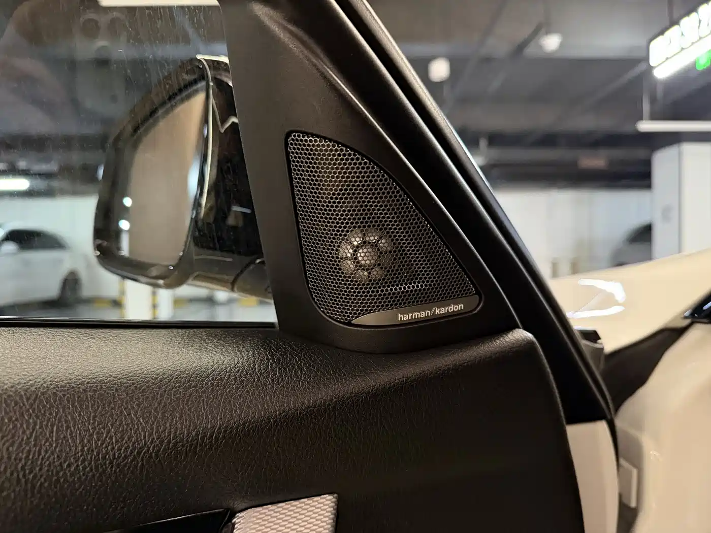 BMW 3 Series 2017 330i M Sport фото 6