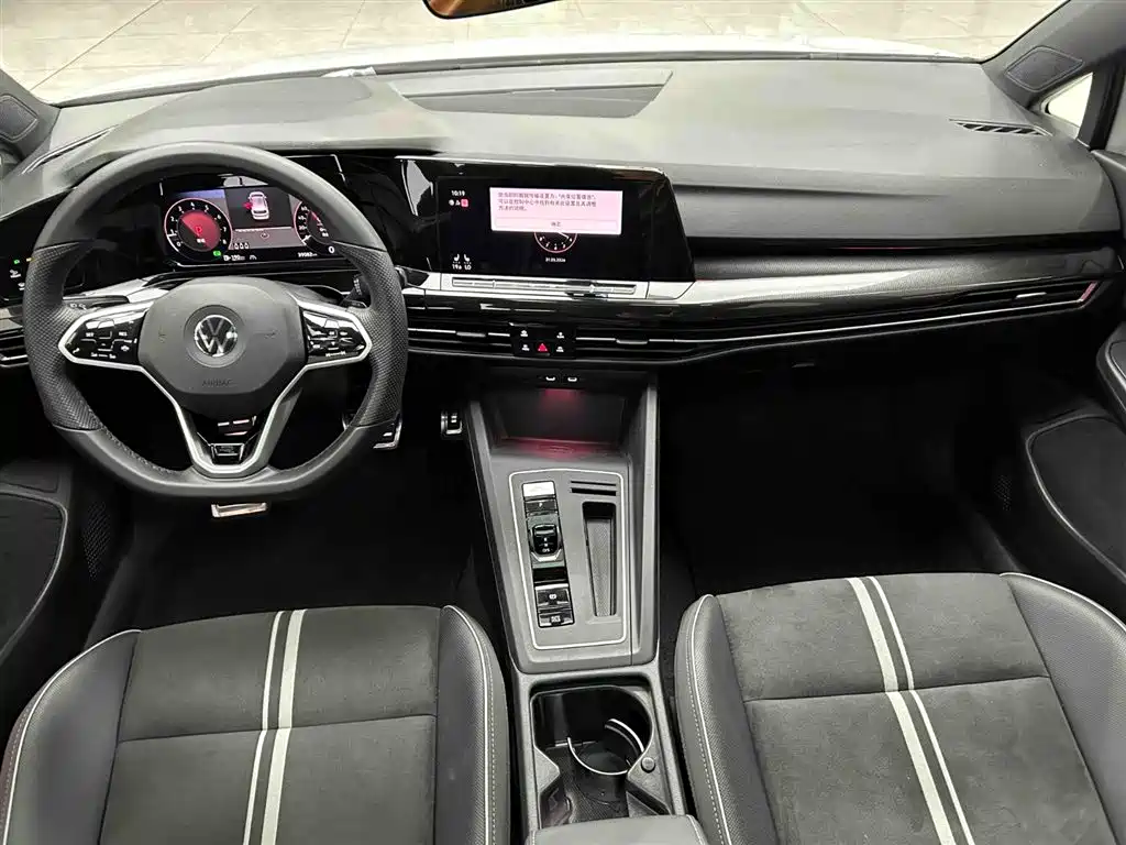 Volkswagen Golf 2021 280TSI DSG R-Line фото 2
