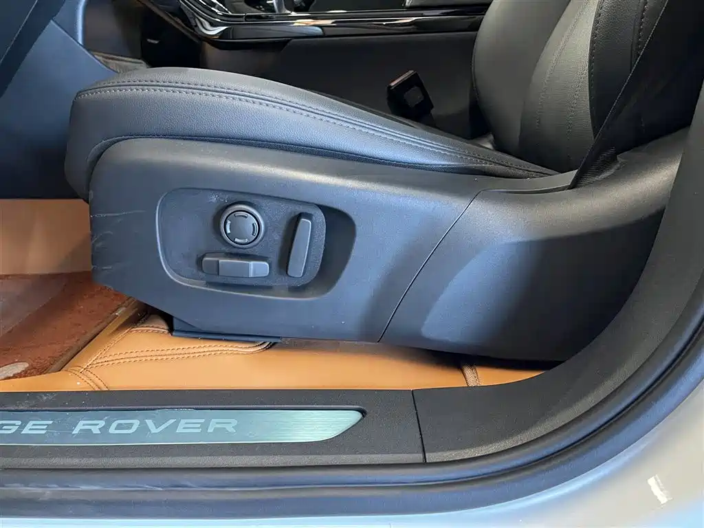 Land Rover Range Rover Evoque 2023 Range Rover Evoque L 249PS Luxury Edition фото 20