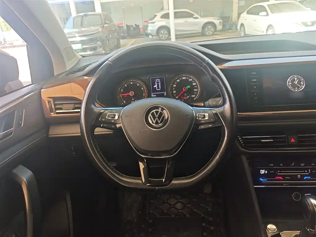 VOLKSWAGEN TUYUE