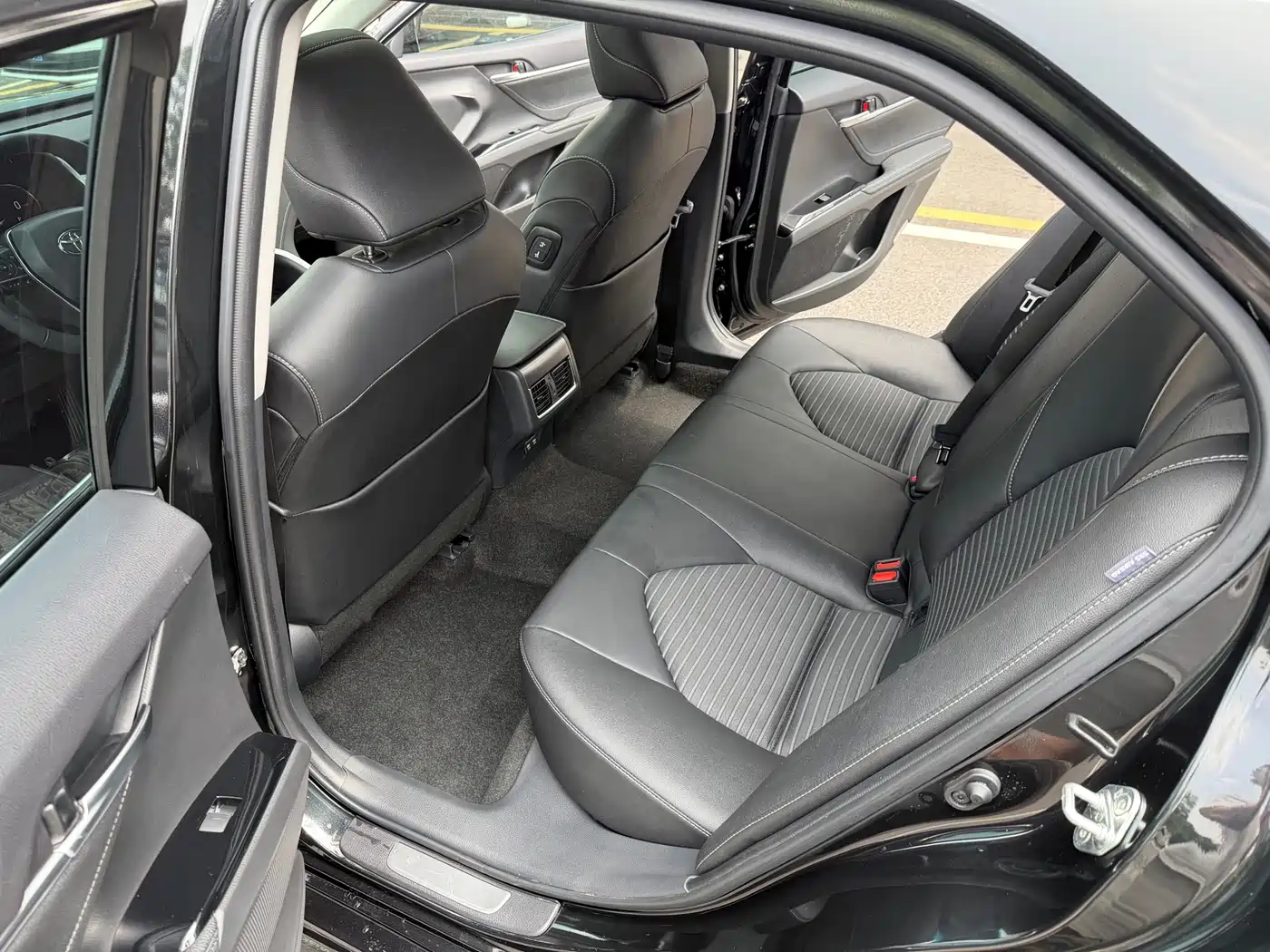Toyota Camry 2022 2.5S Knight Edition фото 16
