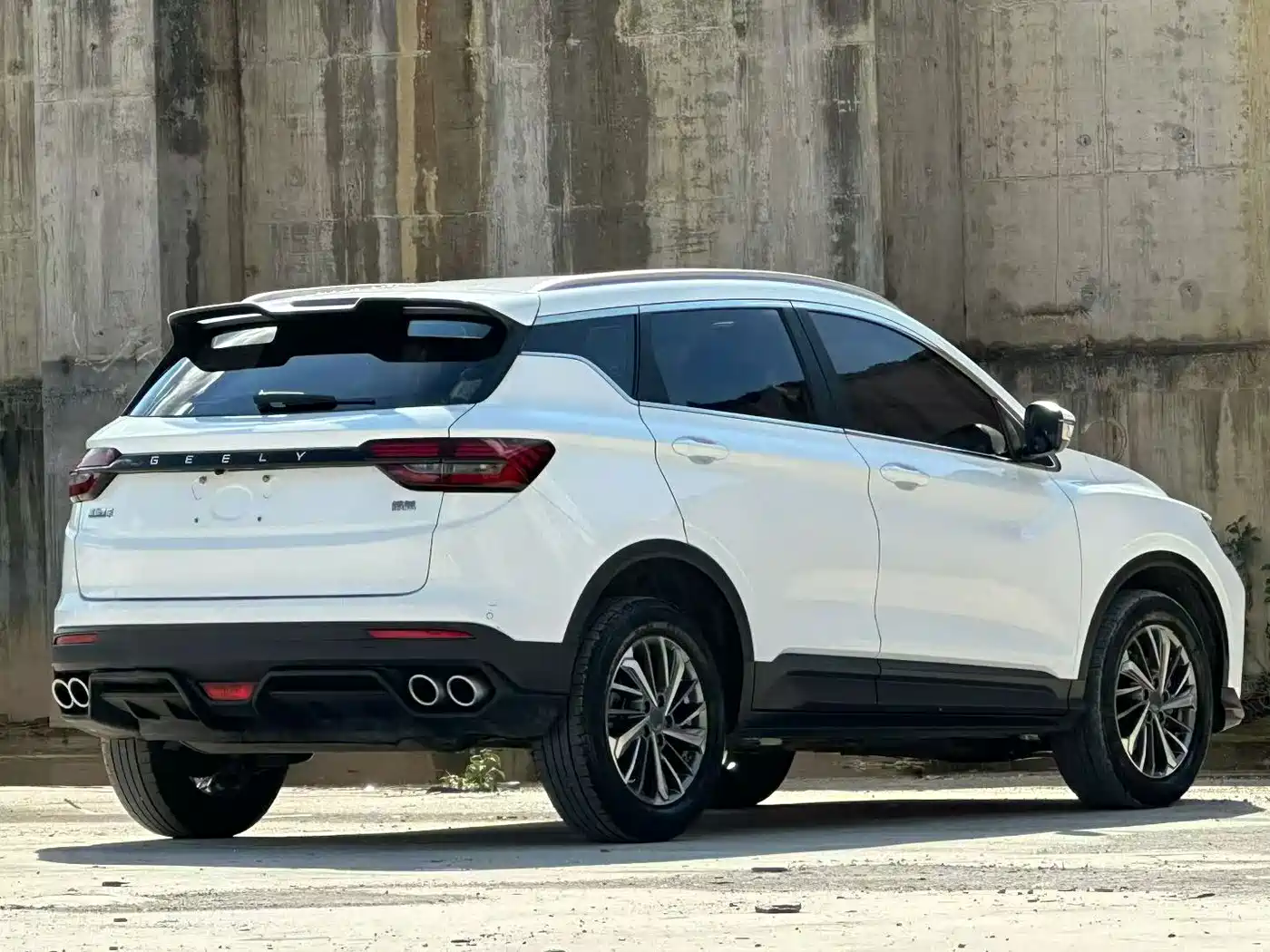 Фото 6 - Geely Binyue
