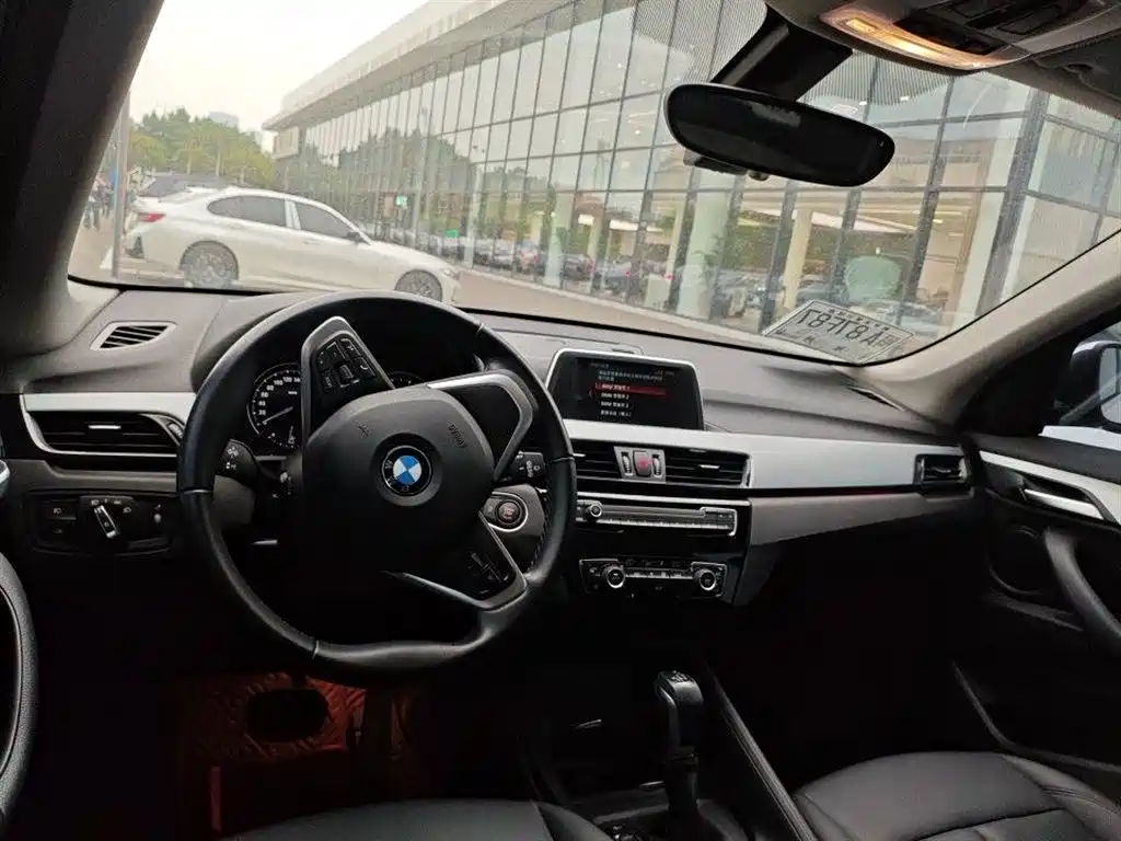 BMW X1 2019 sDrive20Li Leading Model фото 4
