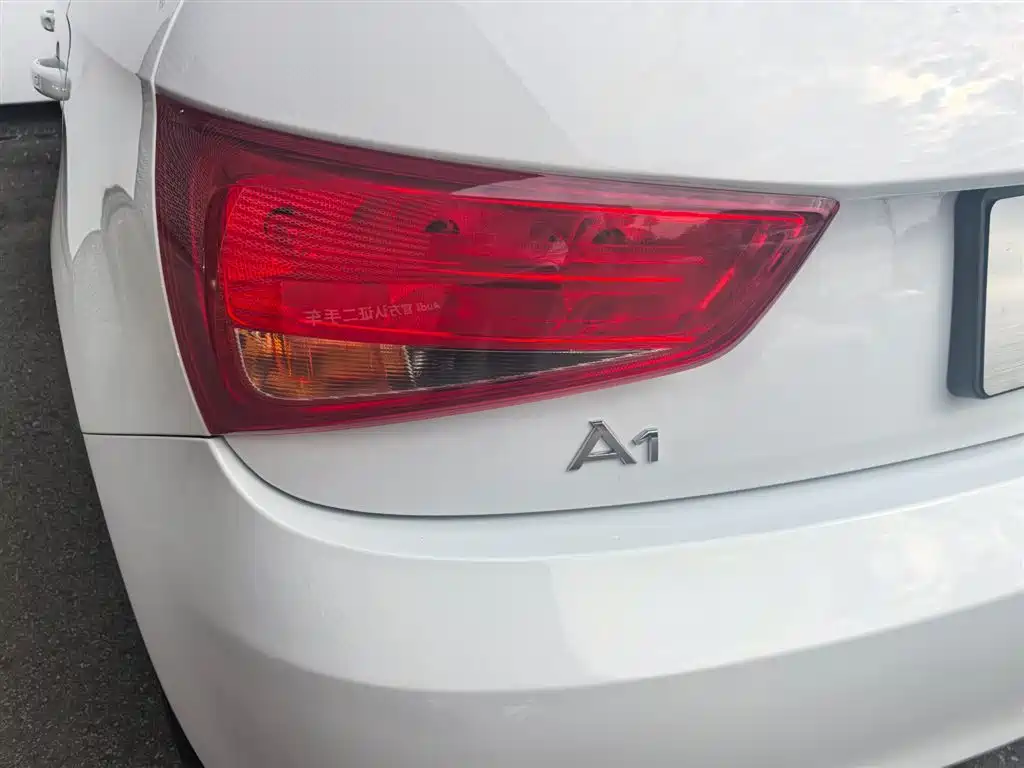 Audi A1 2013 Model 30 TFSI Sportback Urban фото 16
