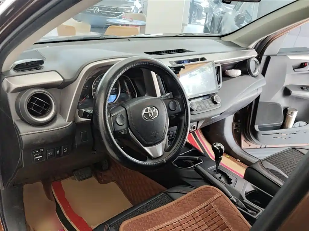 Toyota RAV4 Rongfang 2016 2.0L CVT 2WD Trend (China V) фото 10