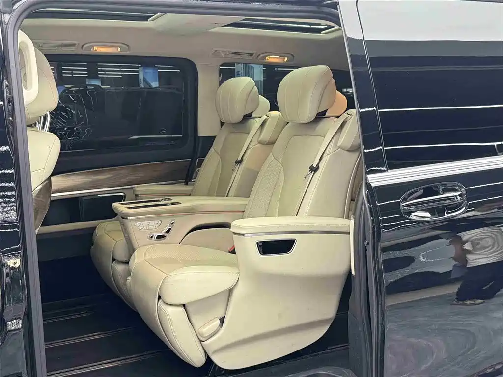 Mercedes-Benz V-Class 2021 V 260 L Long Wheelbase Luxury Edition фото 7